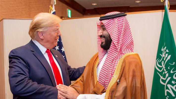 בן סלמאן וטראמפ ב-2019.  (צילום:  Bandar Algaloud/Courtesy of Saudi Royal Court/Handout via REUTERS/File Photo)