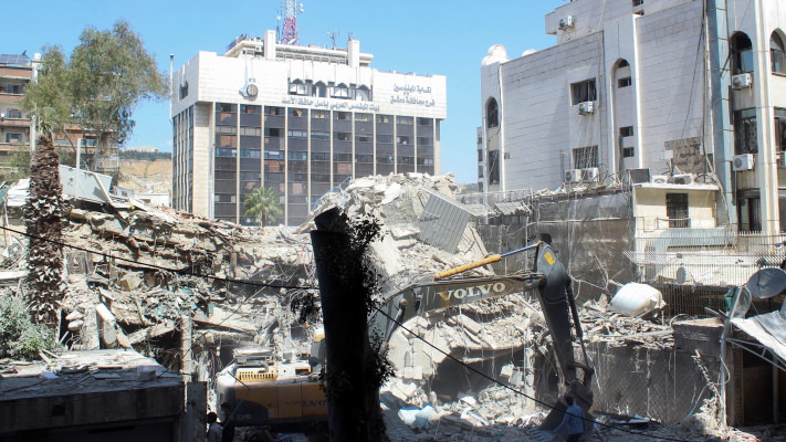זירת התקיפה בדמשק (צילום: REUTERS/Firas Makdesi)