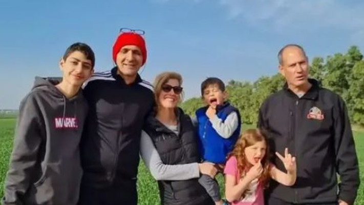 אלעד קציר ז''ל ומשפחתו  (צילום: באדיבות המשפחה)