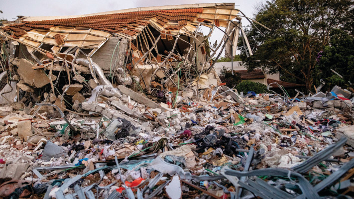 הרס קיבוץ בארי (צילום: אורן בן חקון, פלאש 90)