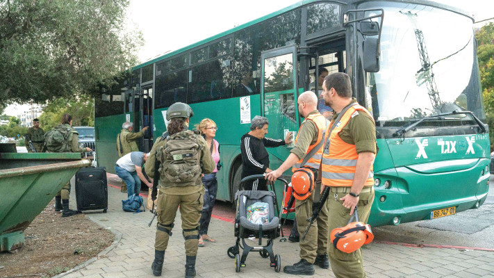 פינוי תושבי קריית שמונה (צילום: אייל מרגולין פלאש 90)