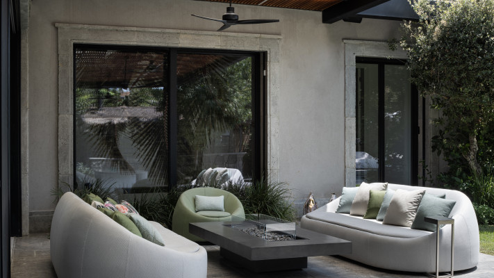 כמטע כמו סלון. ספות חוץ של ניסו רהיטי יוקרה