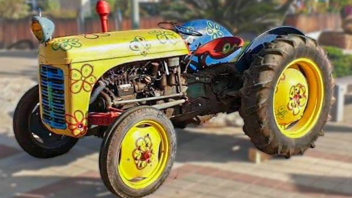 תערוכת כלי עבודה ובעלי מלאכה ביצירות מאיר שלו