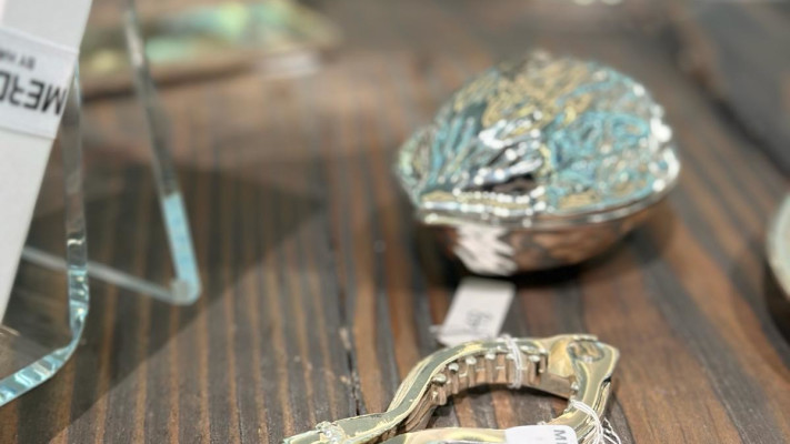 הצורפים - מפצח אגוזים 