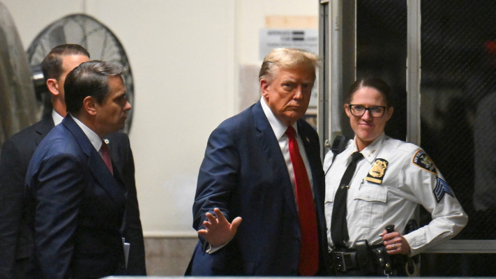 דונלד טראמפ מגיע למשפט נגדו במנהטן (צילום: Angela Weiss/Pool via REUTERS)