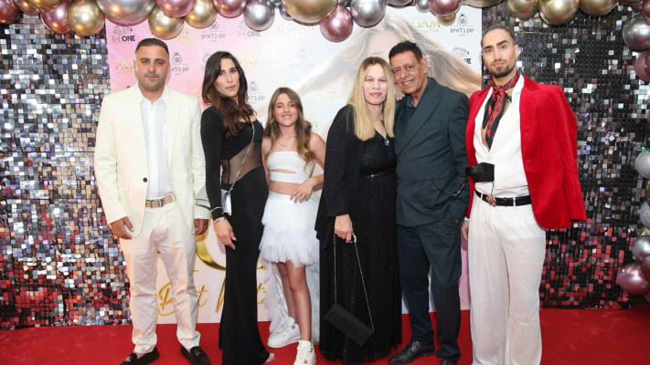 שון בלאיש, שימי תבורי, יהודית באומן, נכדתה והוריה (צילום: אור גפן)