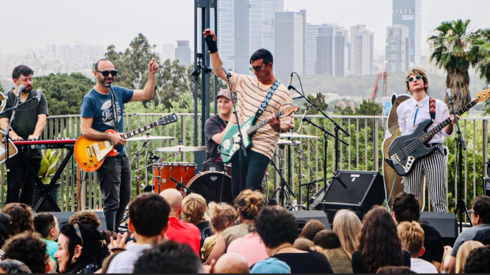 אגדה חיה בהופעה חיה