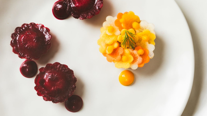 גפילטע פיש עם רביולי סלק של שף מאיר אדוני