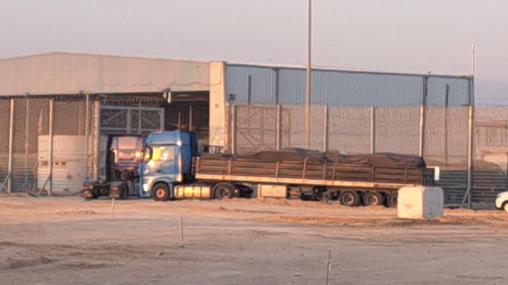 המשאית במעבר ארז