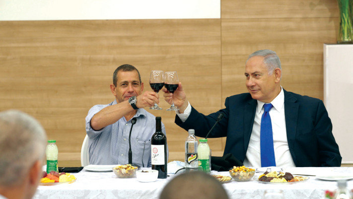 נתניהו וארגמן מרימים כוסית