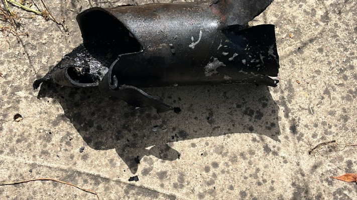 חלק מהרקטה שיורטה בשדרות