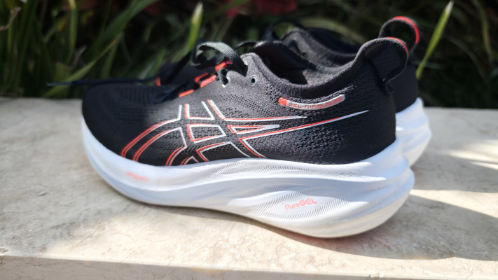 אסיקס, Nimbus 26