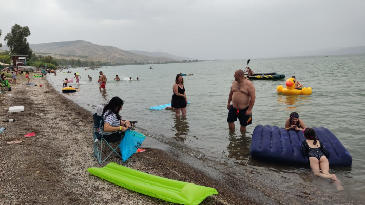 מאות אלפים ניצלו את מזג האוויר הנערים וביקרו באתרי הטבע