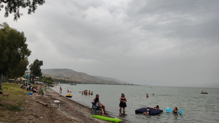 מאות אלפים ניצלו את מזג האוויר הנערים וביקרו באתרי הטבע