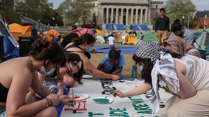 מפגינים באוניברסיטת קולומביה (צילום: רויטרס)