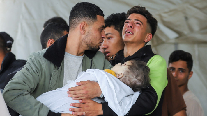הרוגים בעזה, הלוויה ברפיח (צילום: REUTERS/Hatem Khaled)