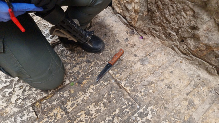 הסכין ששימש את המחבל (צילום: דוברות המשטרה)