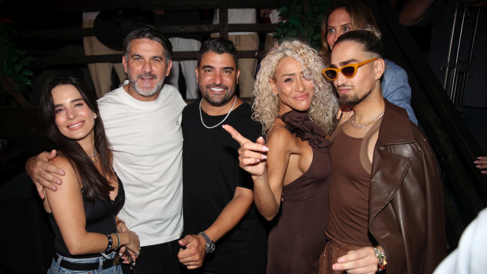 שון בלאיש, מאיה פישל רוסו, משה פרץ, ג'ובאני רוסו וירדן פרץ ביום הולדתה של פישל רוסו (צילום: אור גפן)