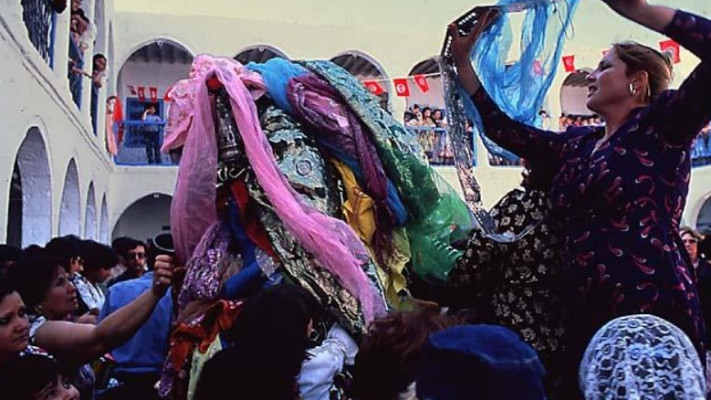 הילולת רשב''י בחצר בית הכנסת אל-גריבה בל''ג בעומר בתוניסיה, 1981