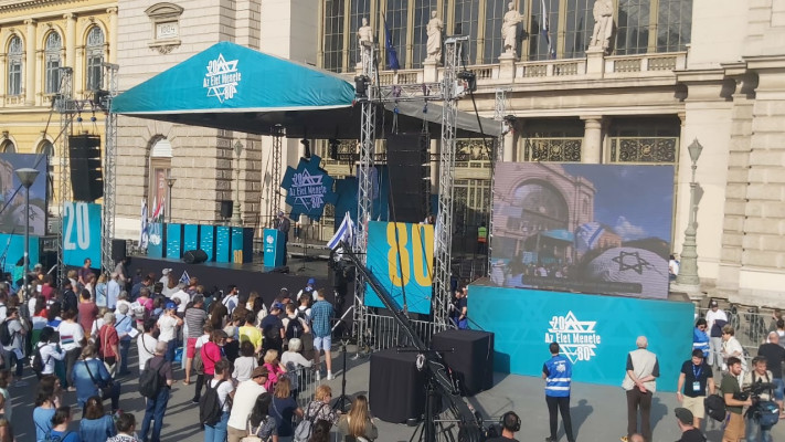 טקס הסיום של מצעד החיים בתחנת הרכבת קלטי בבודפשט