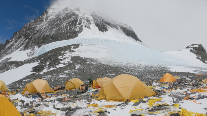 אוהלים בהר האוורסט (צילום: Bidhan Shrestha/Handout)