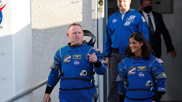 האסטרונאוטים סאני ויליאמס ובארי וילמור בקייפ קנברל