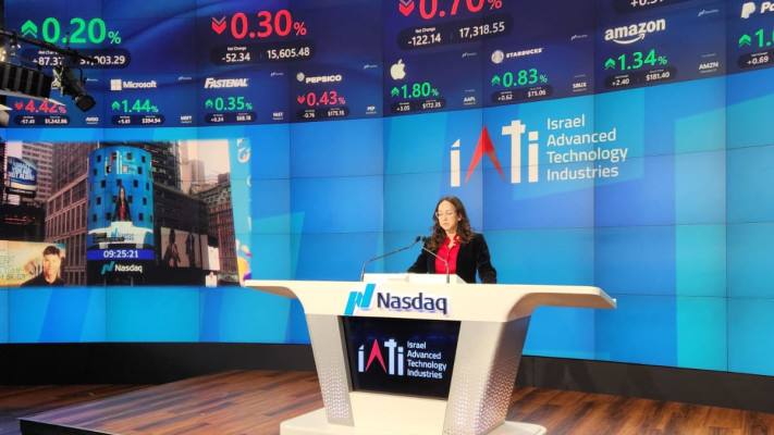 קרין מאיר-רובינשטין (צילום:  Nasdaq MarketSite)