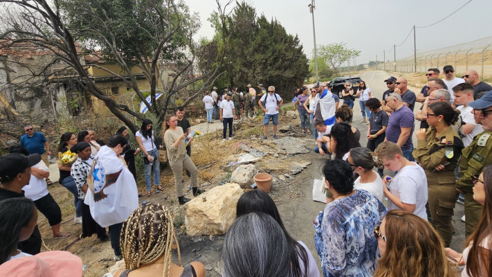 טקס הזיכרון לנופלי קיבוץ בארי (צילום: דוברות בארי)