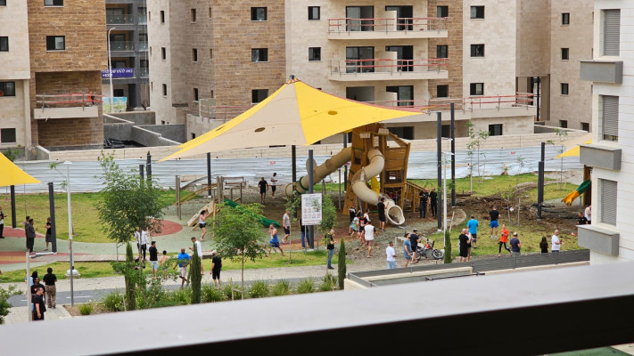 גן משחקים בבאר שבע אחרי נפילת הרקטה