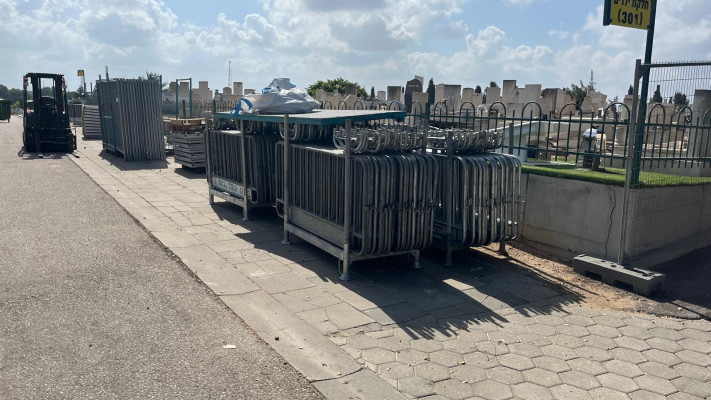 גדרות בבית העלמין באשדוד