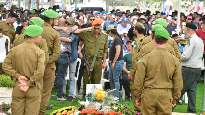 הלווית איתי לבני (צילום: אבשלום ששוני)