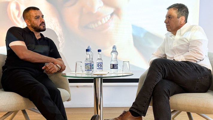 יוסי אופק והזמר איתי לוי (צילום: יח''צ)