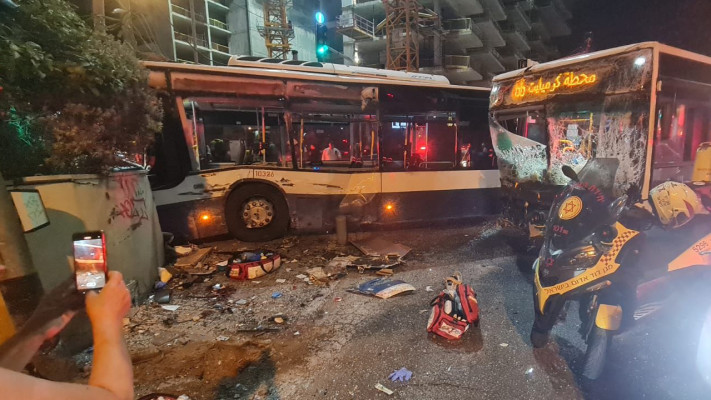 תאונת דרכים קשה בתל אביב  (צילום: דוברות מד''א)