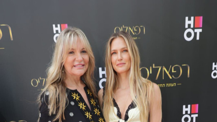 בר רפאלי ואמה ציפי, בפרימיירה של ''רפאליס'' (צילום: רפי דלויה, HOT)