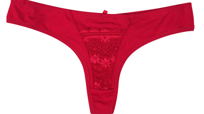 מצאה תחתוני נשים בתיק הנסיעות שלו