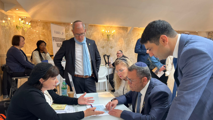 משה ליאון בכנס לעידוד עליית יהודי צרפת (צילום: באדיבות עמותת ''קעליטה'')