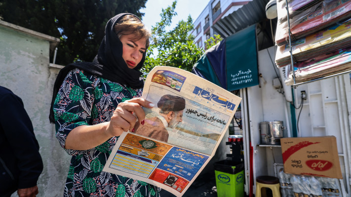 איראן ביום שאחרי מות ראיסי  (צילום: ATTA KENARE / Getty Images)