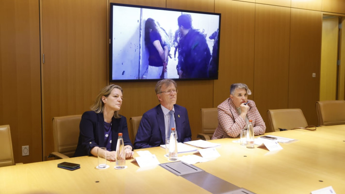 שגרירי המדינות שהכירו במדינה פלסטיניות צופים בתיעוד התצפיתניות