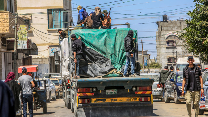 חמאס משתלט על משאיות הסיוע ההומניטארי (צילום: עבד רחים חטיב, פלאש 90)