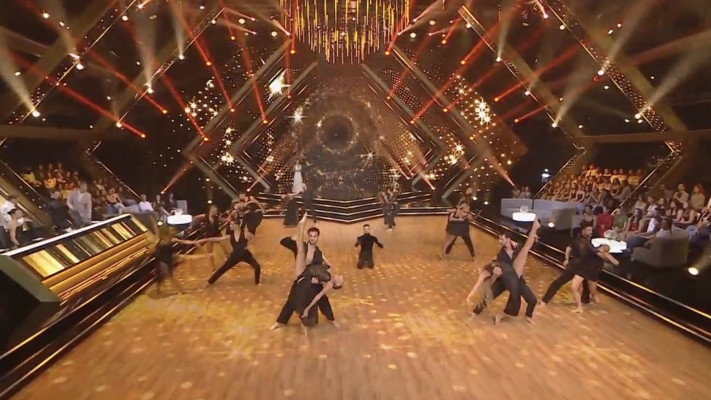 רקדני רוקדים עם כוכבים 2024 מבצעים את ״הוריקן״