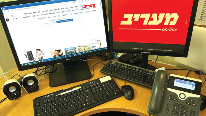 שני מסכי מחשב