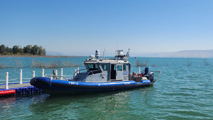 סירת משטרה בכנרת, ארכיון (צילום: דוברות המשטרה)