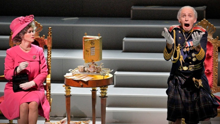 חנוך לוין האופרה