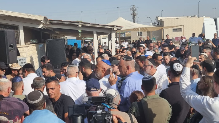 הלווית דוד לוי