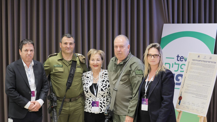 עינת זינגר-דן, דובי אמיתי, יניב עשור, רעיה שטראוס, יוסי אופק (צילום: עוז שכטר)