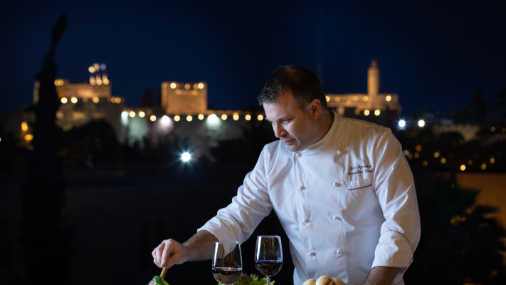שף כפיר מיסניקוב במסעדת ורנדה ירושלים (צילום: דניאל לילה)