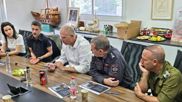יוסי שלי בפגישה עם ראשי רשויות בצפון