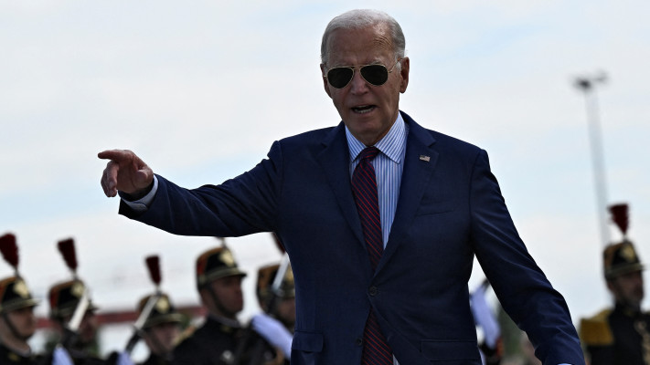 ג'ו ביידן במהלך ביקורו בצרפת