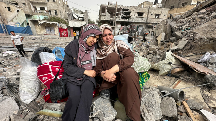 \'\'העזתים ירצו לסגור איתו חשבון\'\'. פלסטיניות בהריסות ברפיח(צילום: רויטרס)