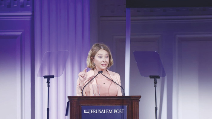 אולסיה קונטר יזמית חברתית, סופרת, פילנתרופית ויו''ר מיזם לב אש (צילום:  מרק ישראל סלם, גיא סידי)